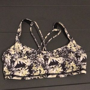 Lululemon sports bra